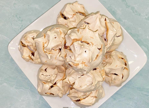 Chocolate Chip Meringues (6 pieces)